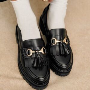 Sézane Amy Loafers with Tassel Detail in Black excellent